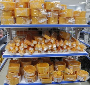 hang-sieu-thi-thang-8-2