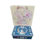 Hộp Thiếc Chữ Nhật Thỏ Xanh Nhỏ Kèm Túi Xách