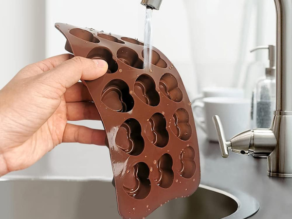 Bỏ túi các dòng khuôn làm sô cô la cho ngày Valentine cực xinh 4 Khuôn làm sô cô la cho ngày Valentine