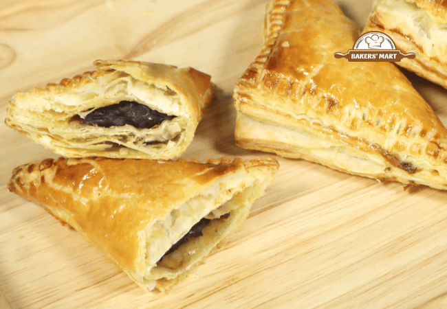 Bánh Gối Nhân Đậu Đỏ - ngọt bùi, giòn tan hòa quyện vị giác 4 Bánh Gối Nhân Đậu Đỏ – ngọt bùi, giòn tan hòa quyện vị giác