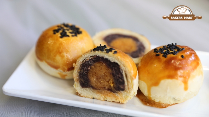 Salted Egg Yolk Pastry