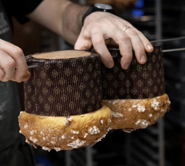 Panettone và kỹ thuật treo ngược bánh sau nướng đầy thú vị 3 Panettone và kỹ thuật treo ngược bánh sau nướng đầy thú vị